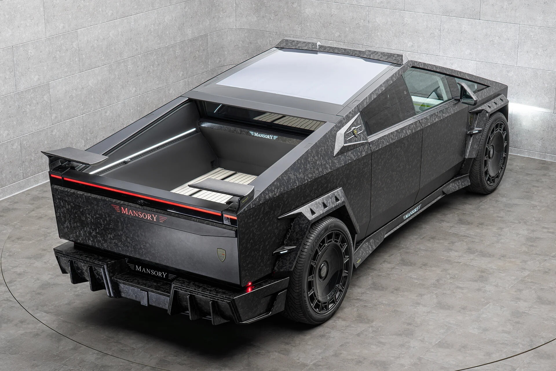 Le foto del Mansory Cybertruck Elongation EVO