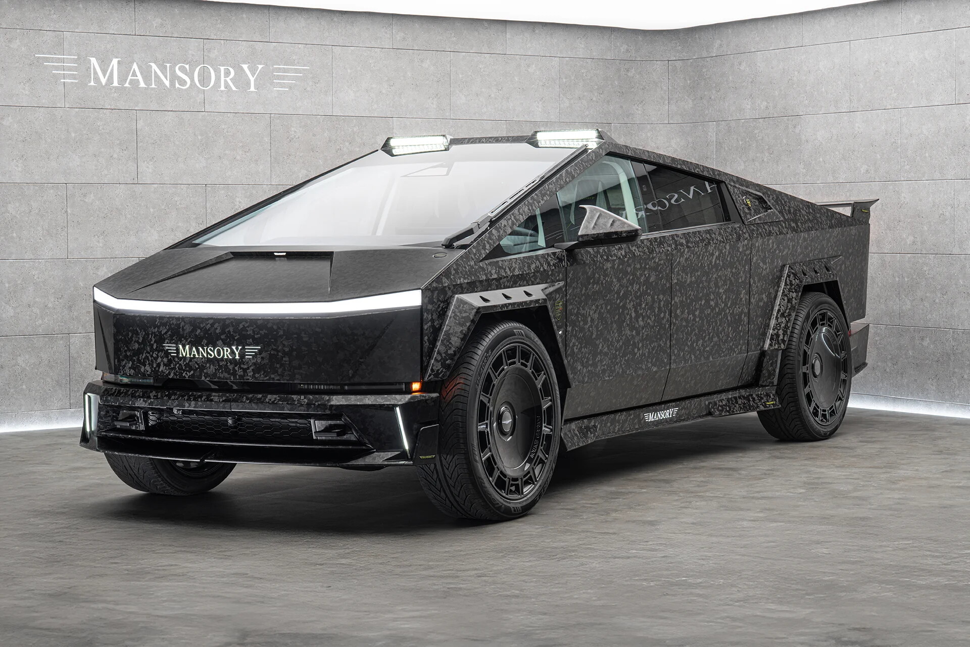 Le foto del Mansory Cybertruck Elongation EVO
