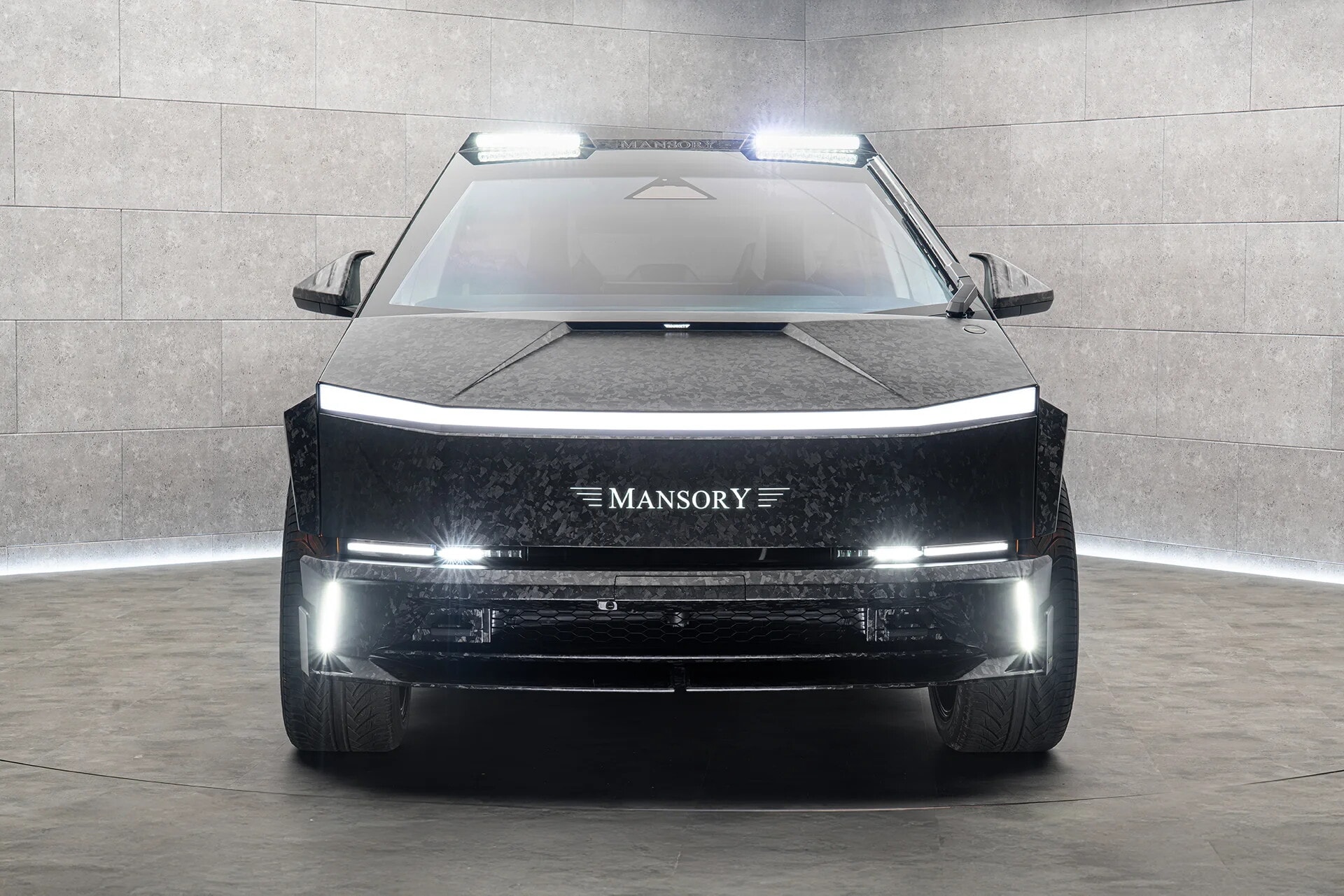 Le foto del Mansory Cybertruck Elongation EVO