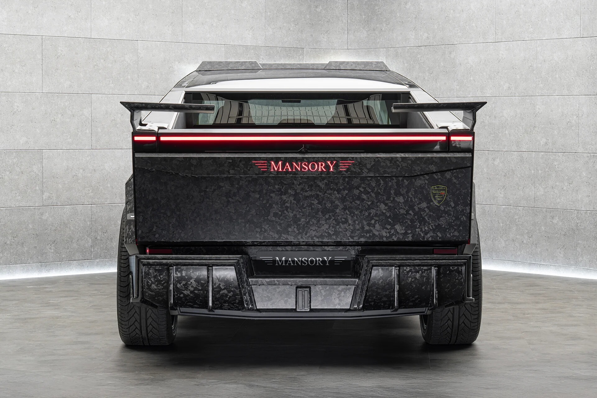 Le foto del Mansory Cybertruck Elongation EVO