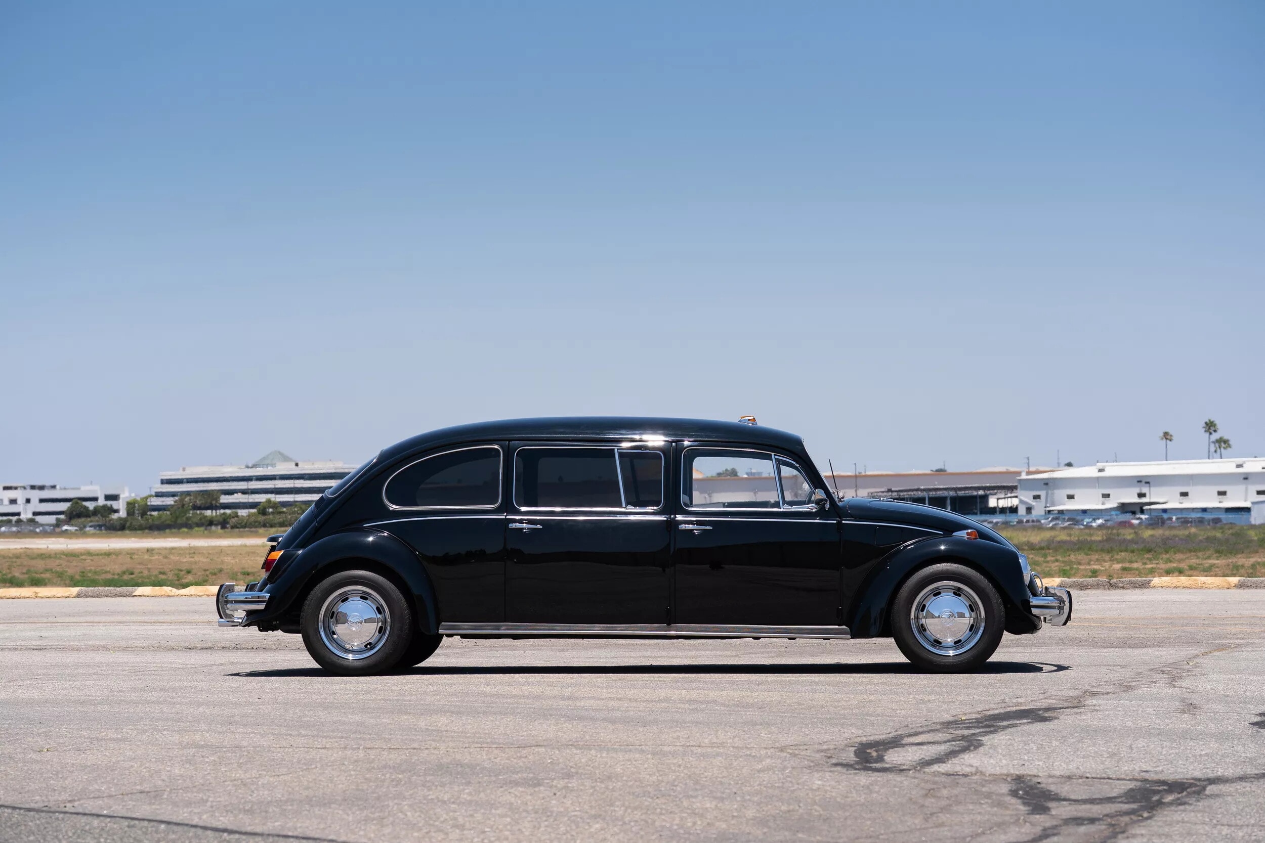 "Rollswagen", l'unica VW Beetle Limousine all'asta a Monterey