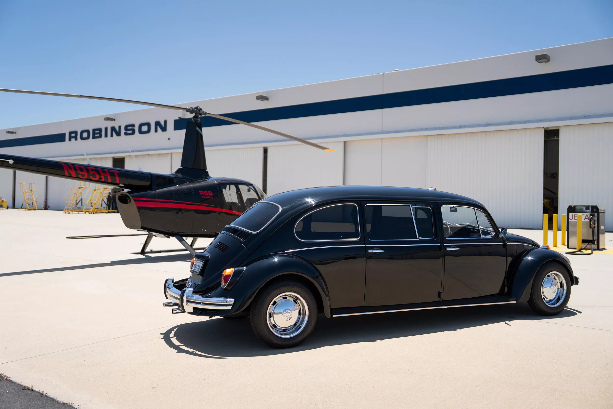 "Rollswagen", l'unica VW Beetle Limousine all'asta a Monterey