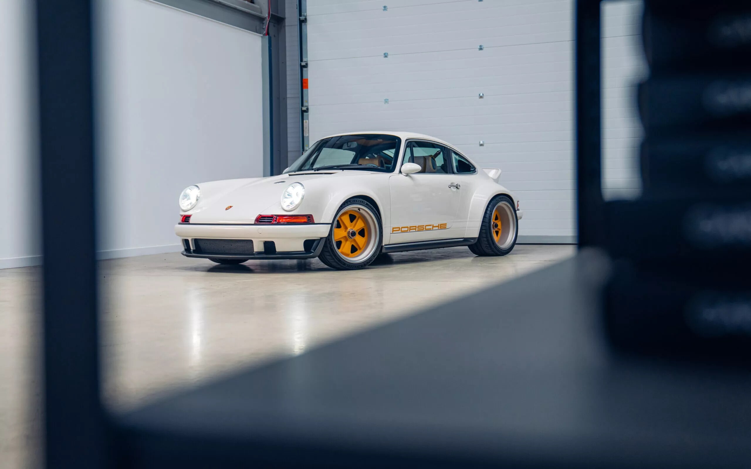 L'incredibile restomod Singer DLS vale oltre 3 milioni