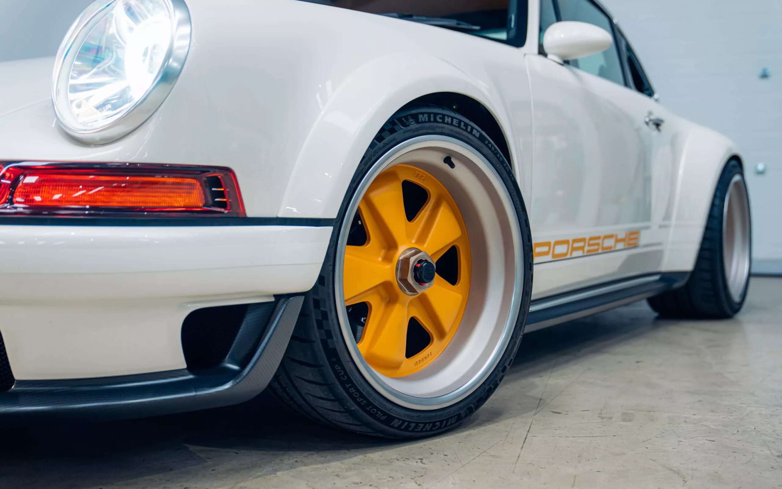 L'incredibile restomod Singer DLS vale oltre 3 milioni