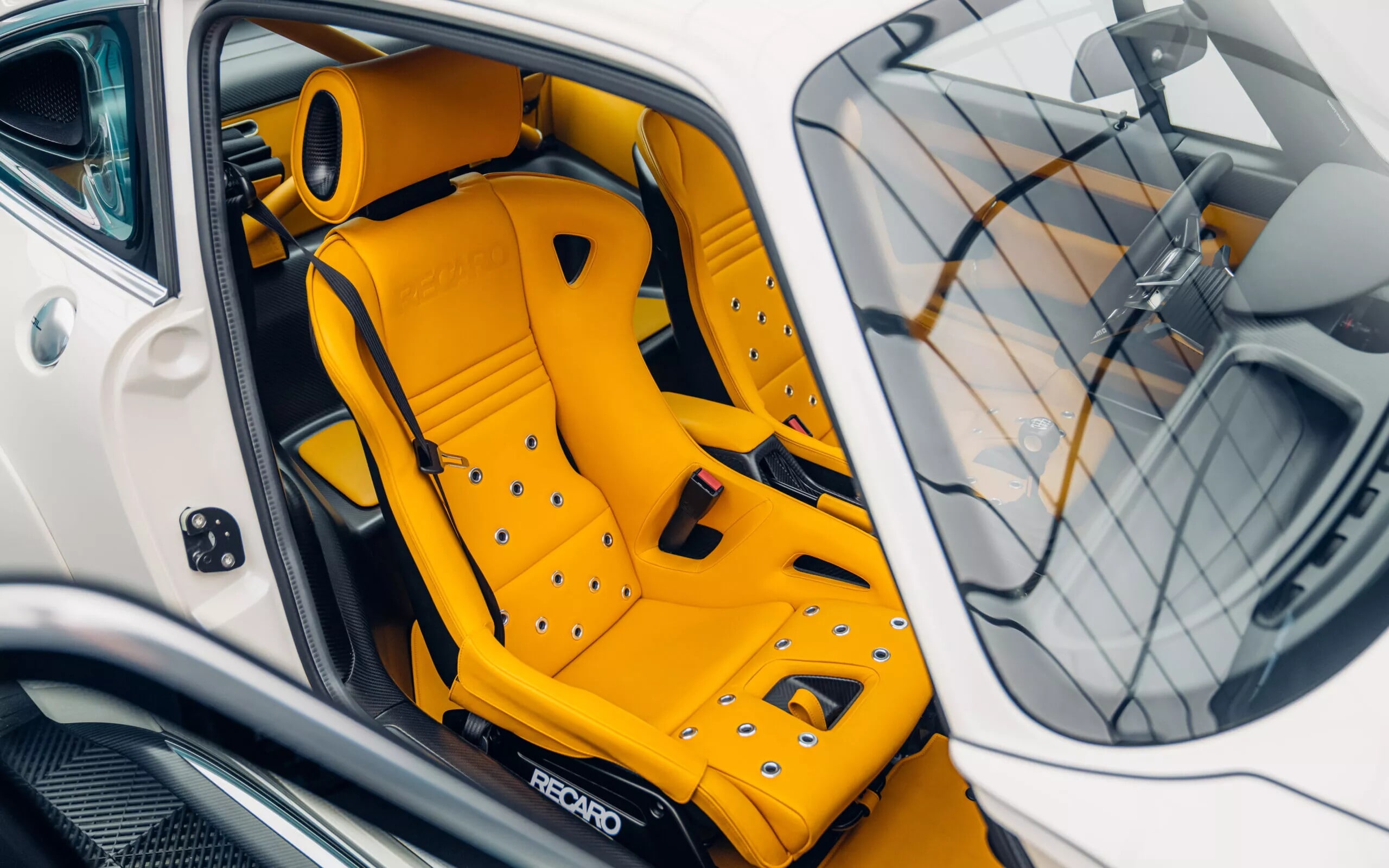 L'incredibile restomod Singer DLS vale oltre 3 milioni
