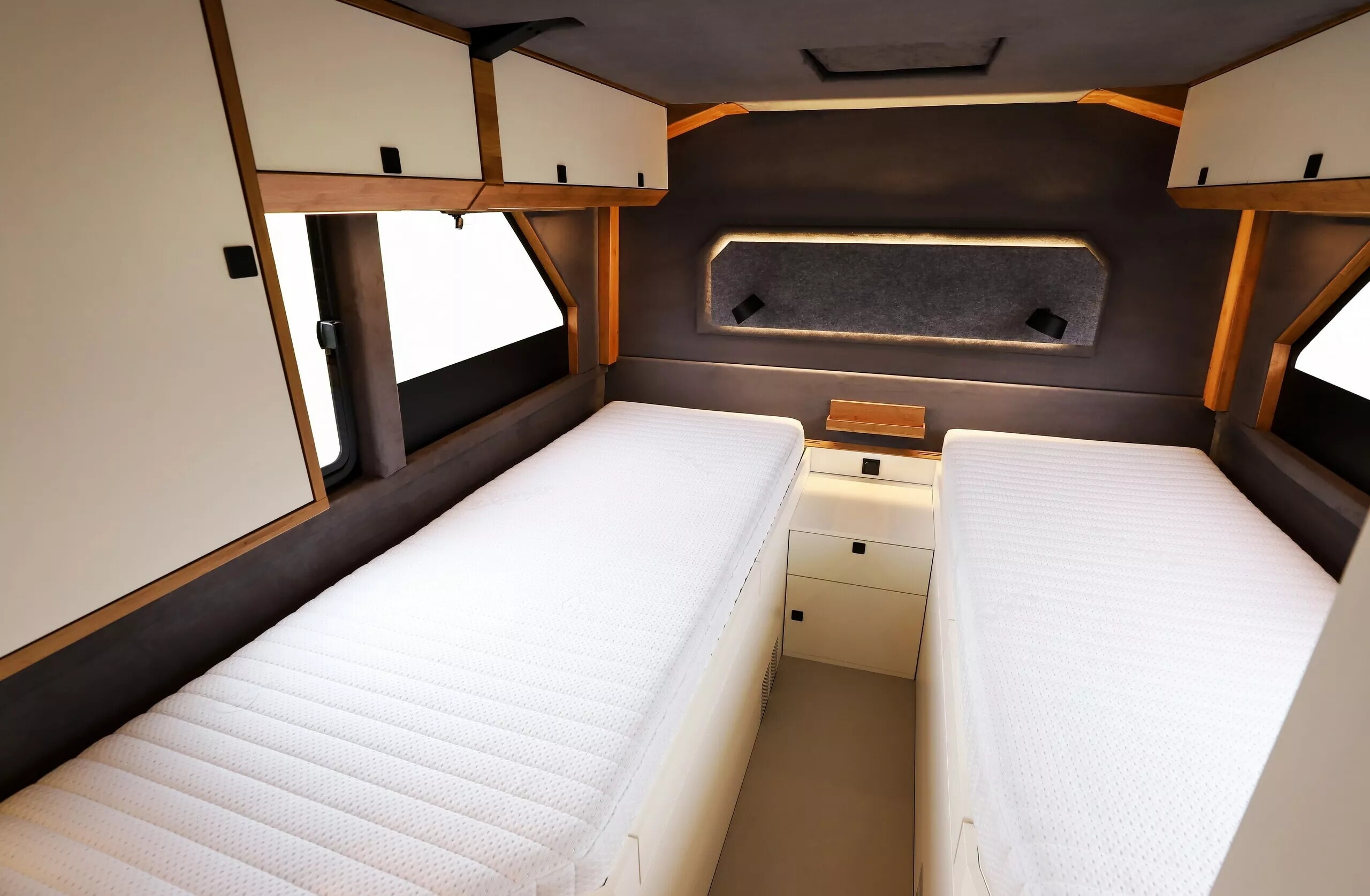 Liberra RV, le foto del bus 4X4 iperlussuoso