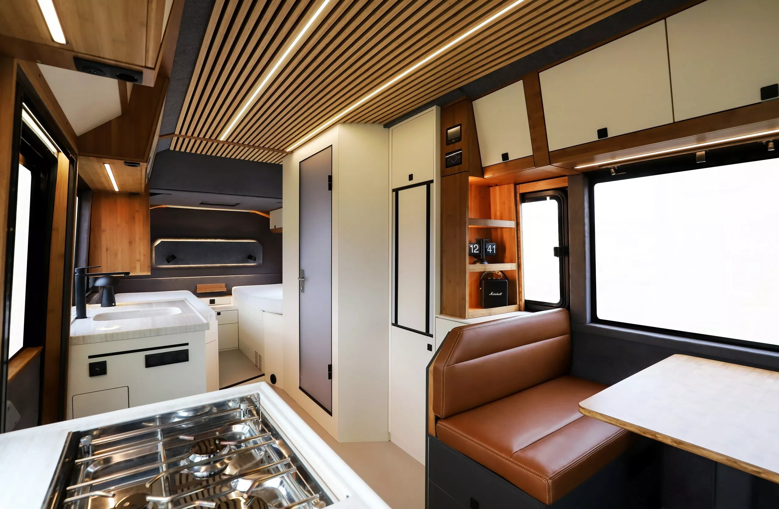 Liberra RV, le foto del bus 4X4 iperlussuoso