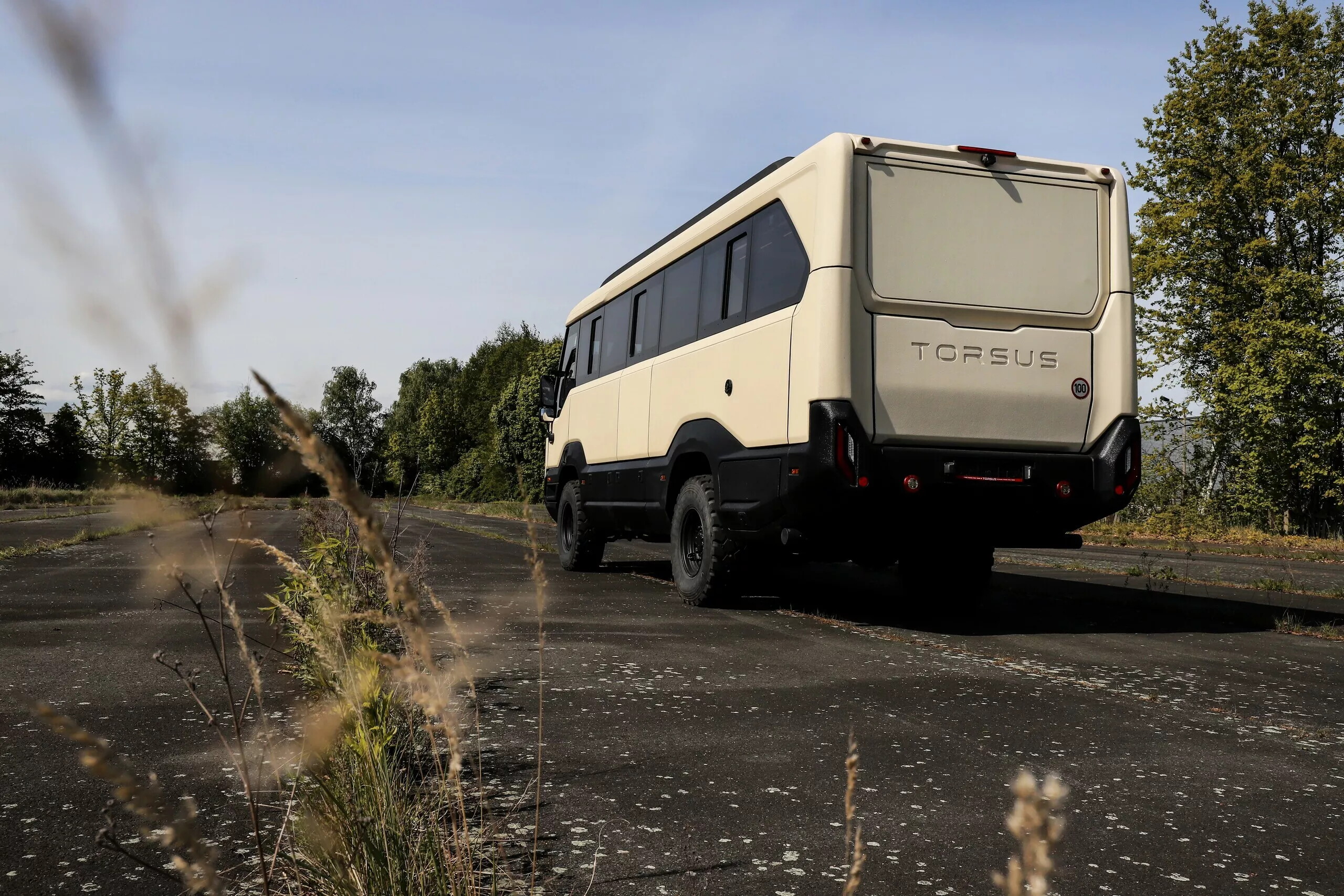 Liberra RV, le foto del bus 4X4 iperlussuoso