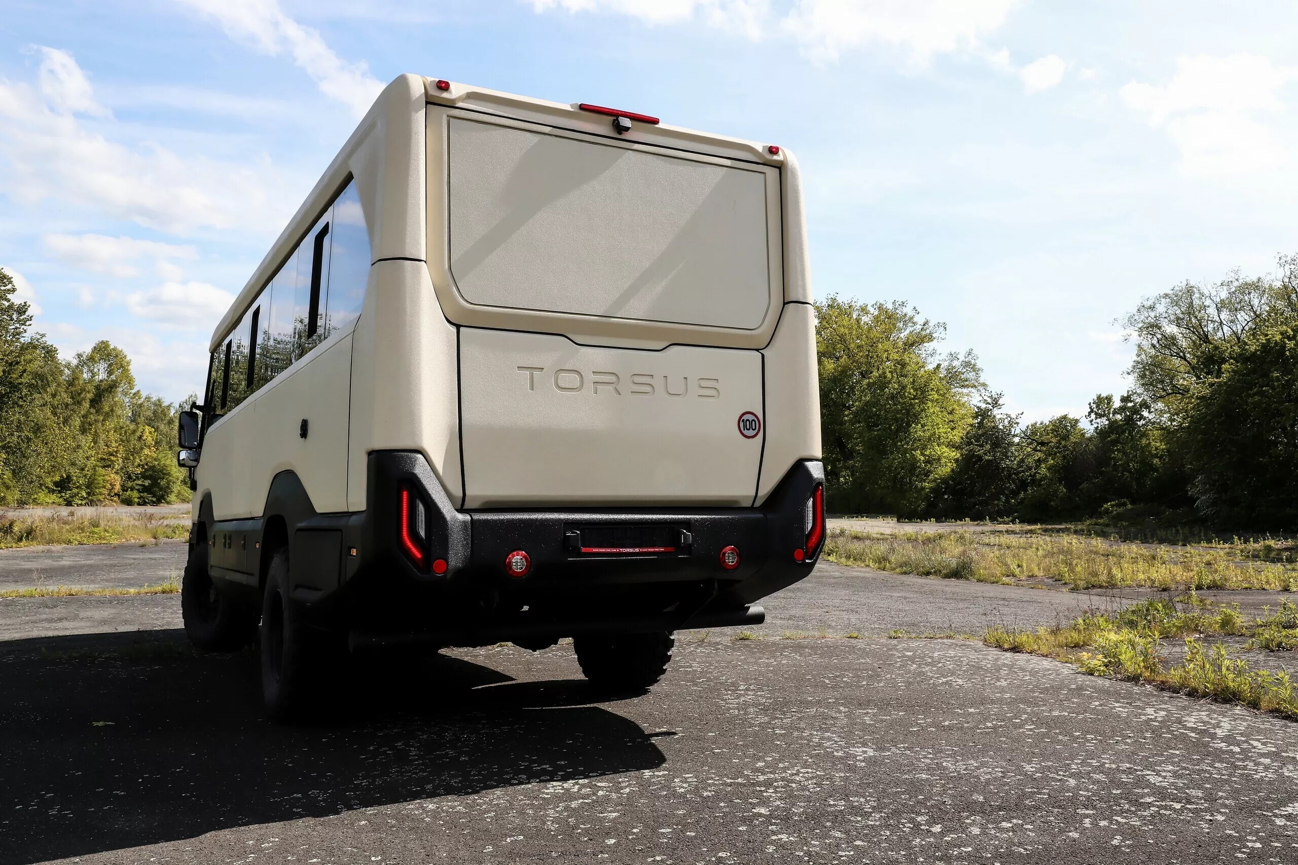 Liberra RV, le foto del bus 4X4 iperlussuoso