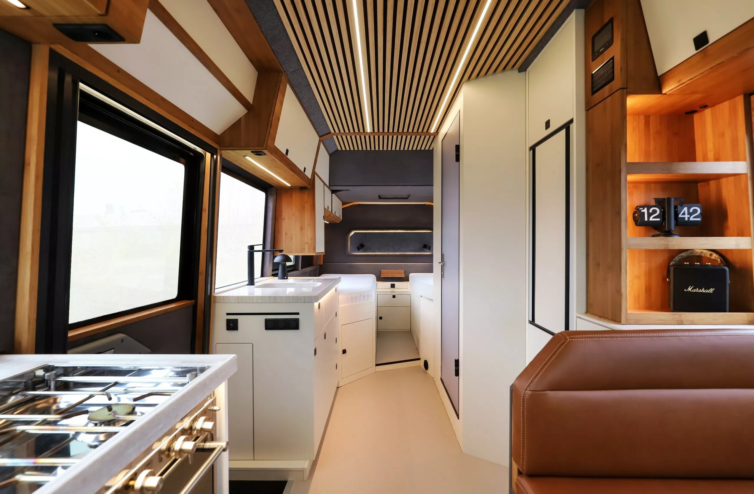 Liberra RV, le foto del bus 4X4 iperlussuoso