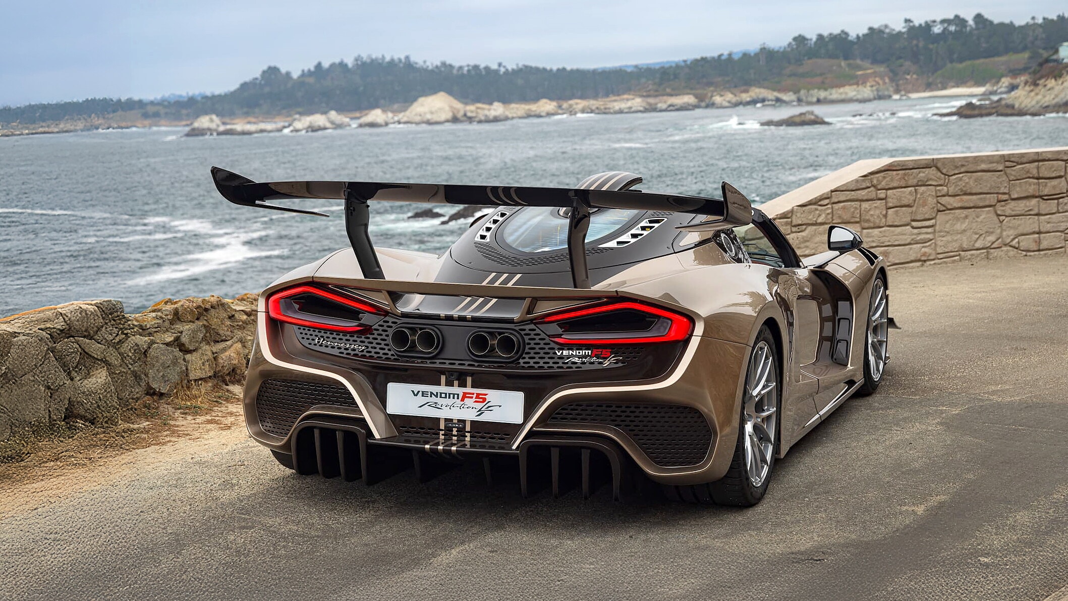 Venom F5 Revolution LF, la hypercar con cambio manuale più potente al mondo