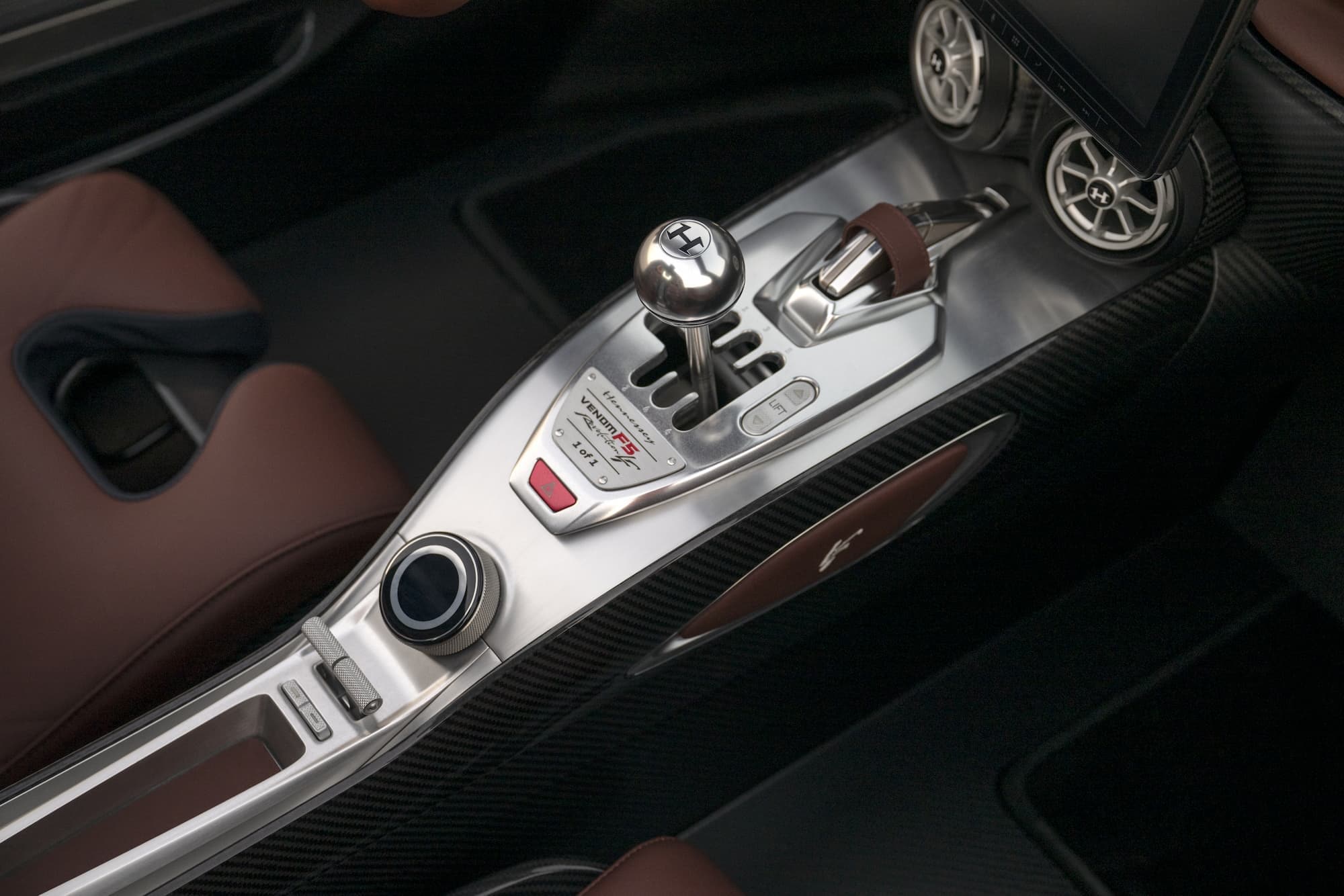 Venom F5 Revolution LF, la hypercar con cambio manuale più potente al mondo