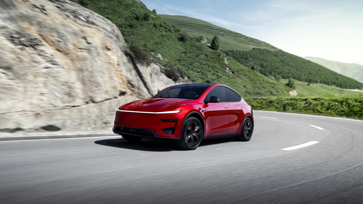 Tesla lancia la nuova Model Y Performance 2025