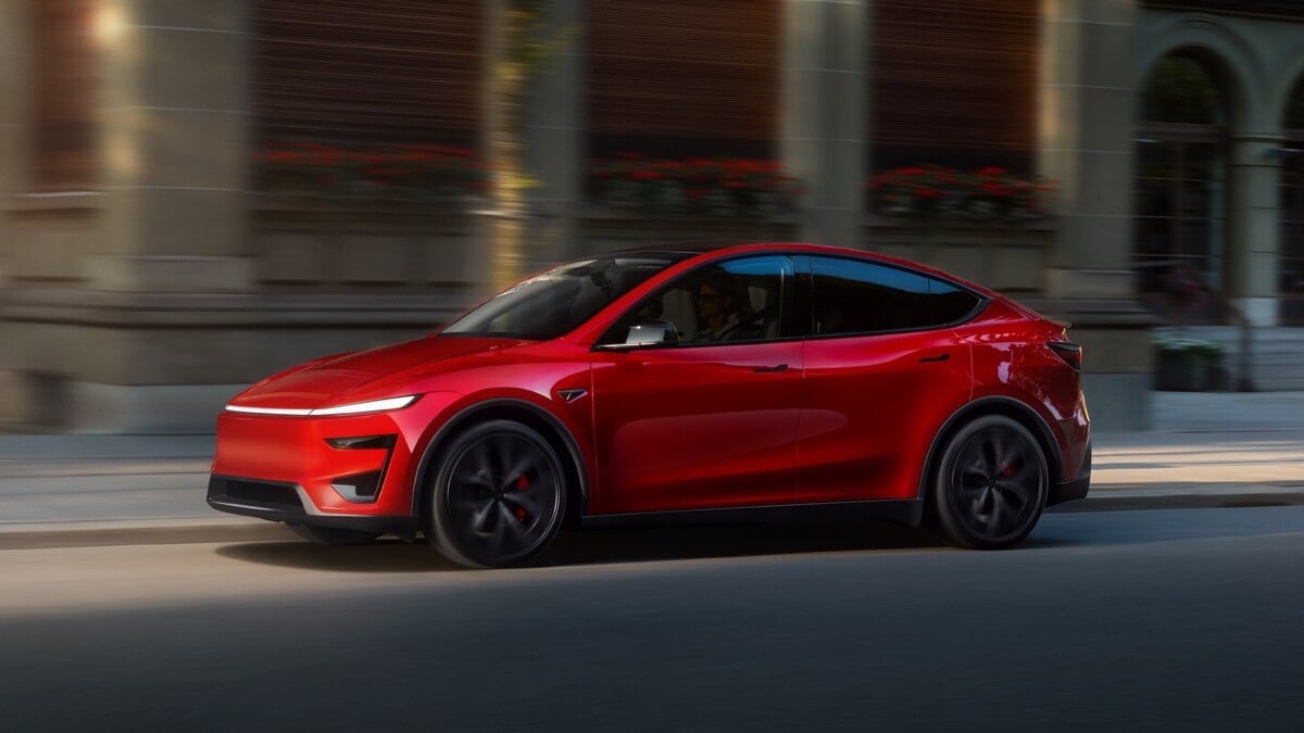 Tesla lancia la nuova Model Y Performance 2025