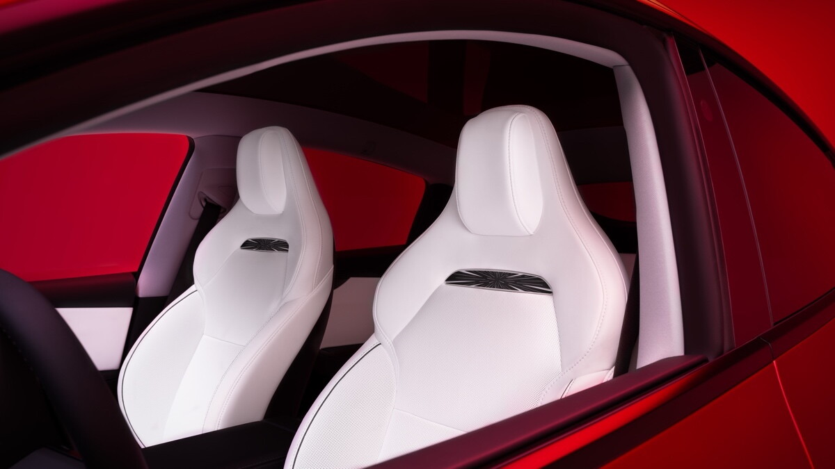 Tesla lancia la nuova Model Y Performance 2025