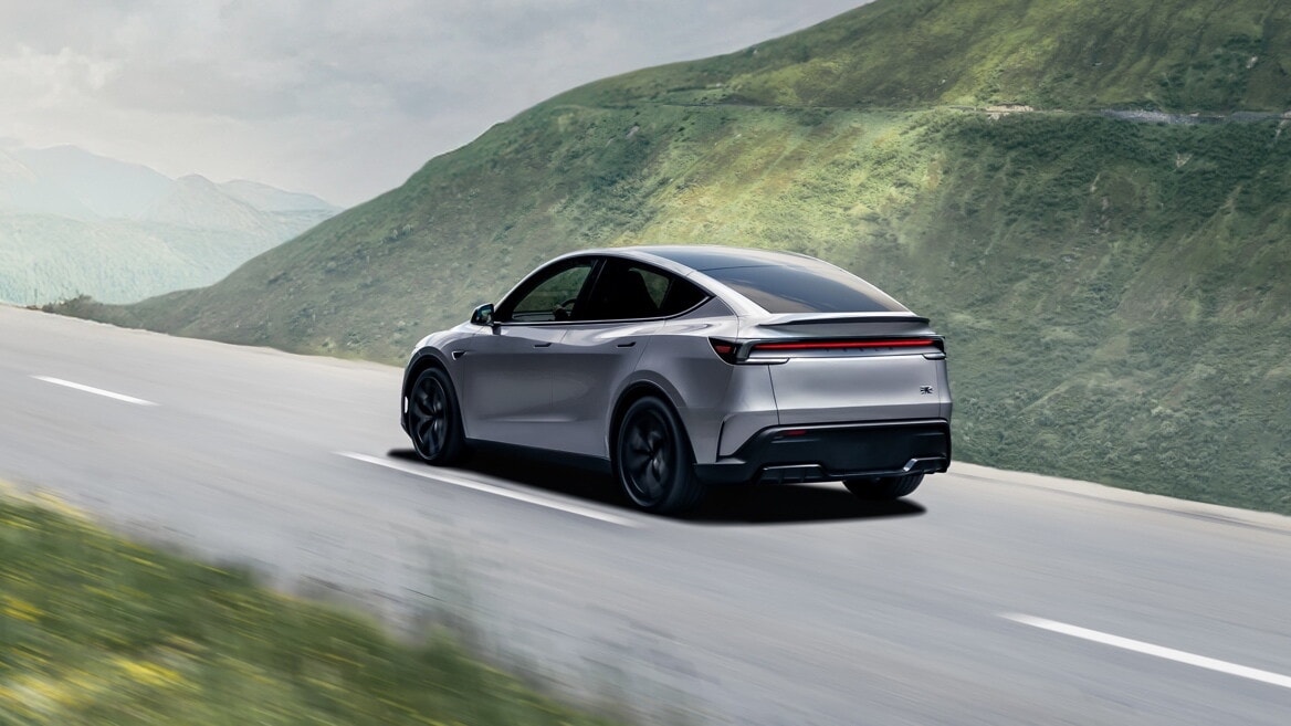 Tesla lancia la nuova Model Y Performance 2025