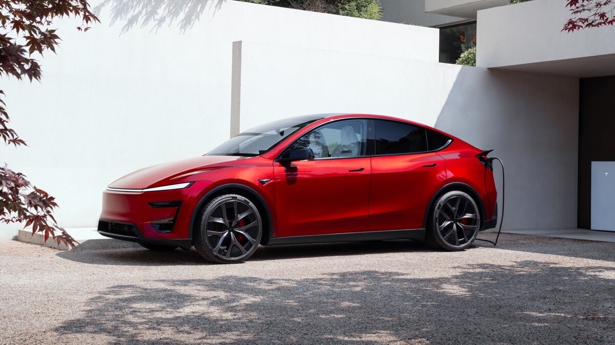 Tesla lancia la nuova Model Y Performance 2025