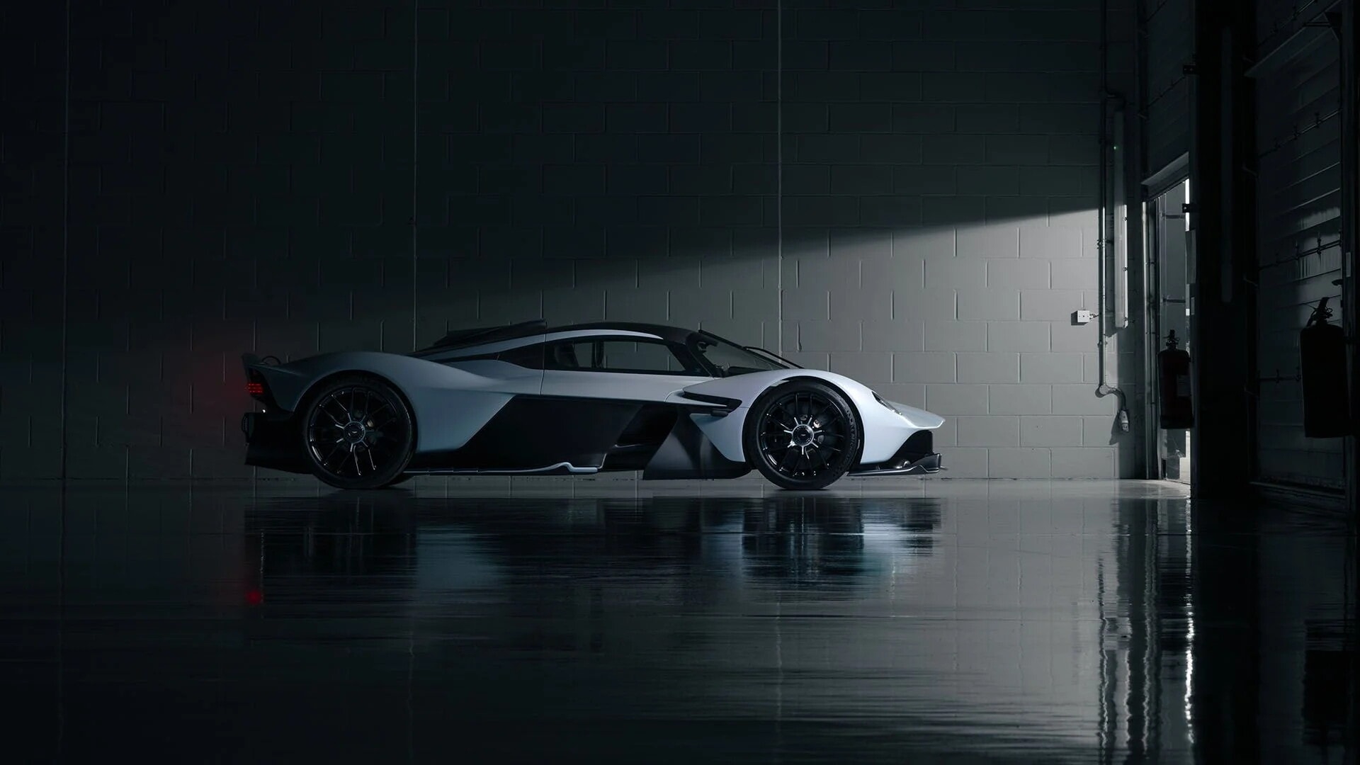 L'Aston Martin Valkyrie di Ricciardo 