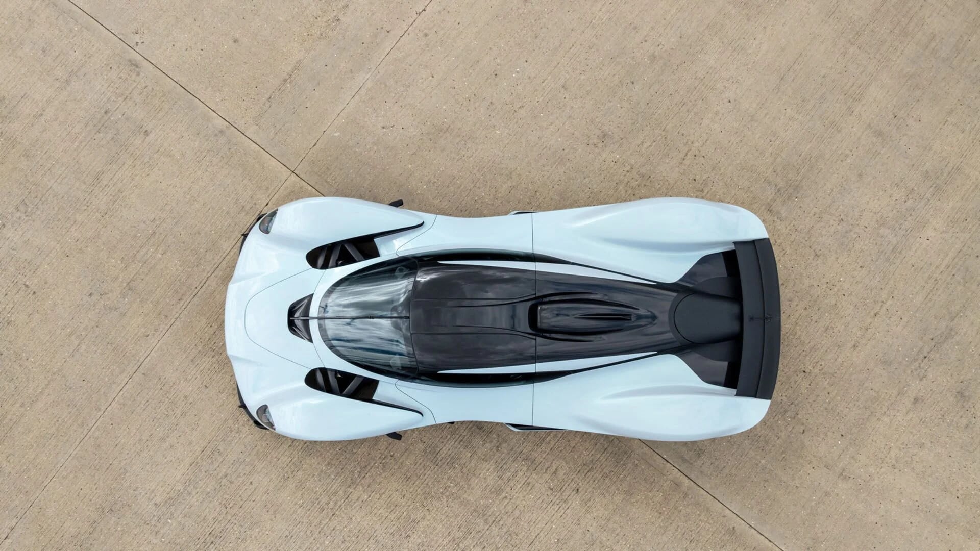 L'Aston Martin Valkyrie di Ricciardo 