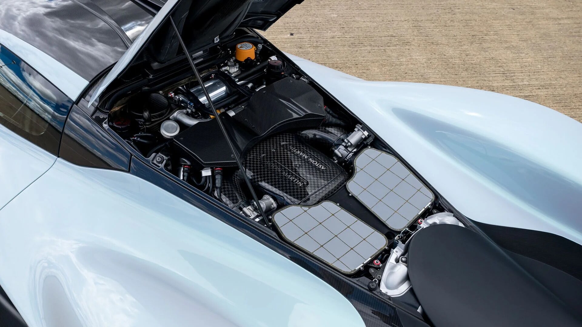 L'Aston Martin Valkyrie di Ricciardo 