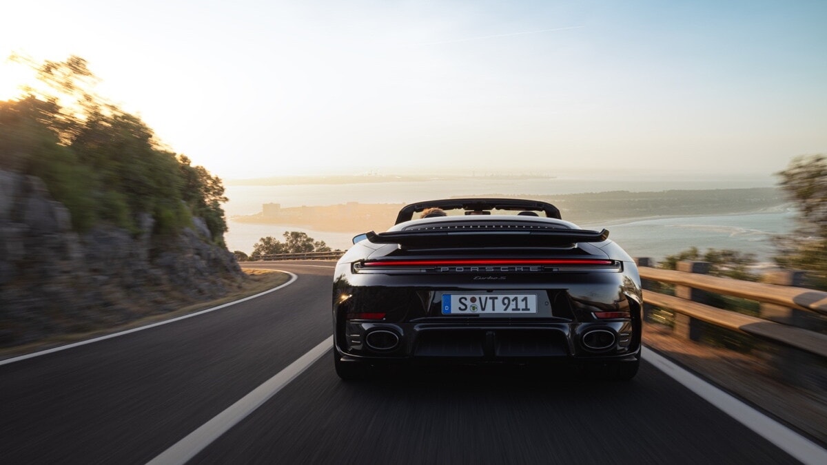Nuova Porsche 911 Turbo S ibrida