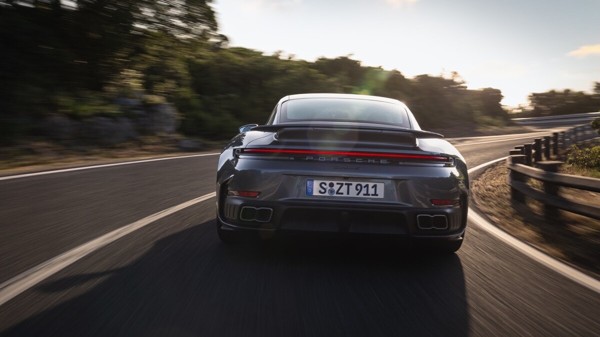 Nuova Porsche 911 Turbo S ibrida