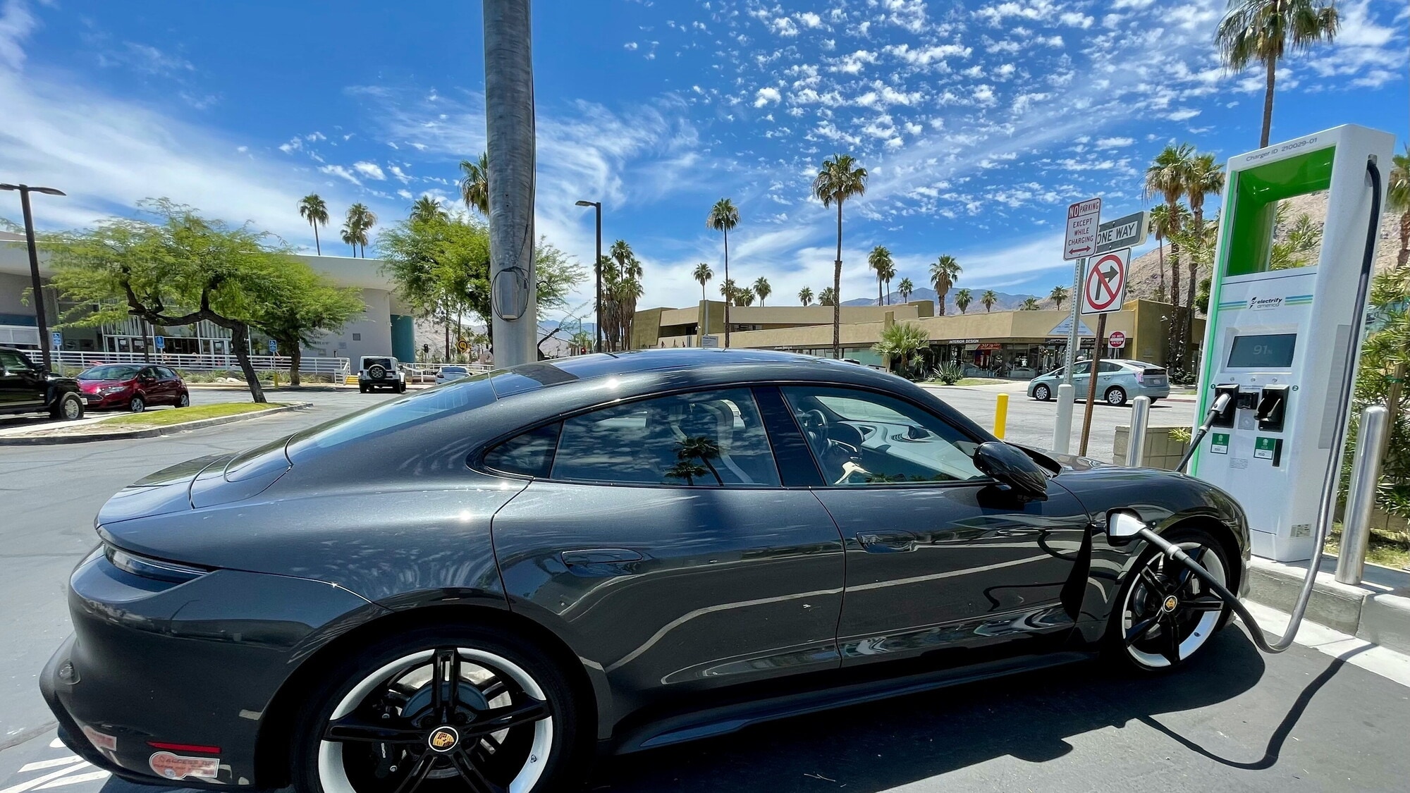 La filiera della mobilità elettrica difende il 2035: niente passi indietro