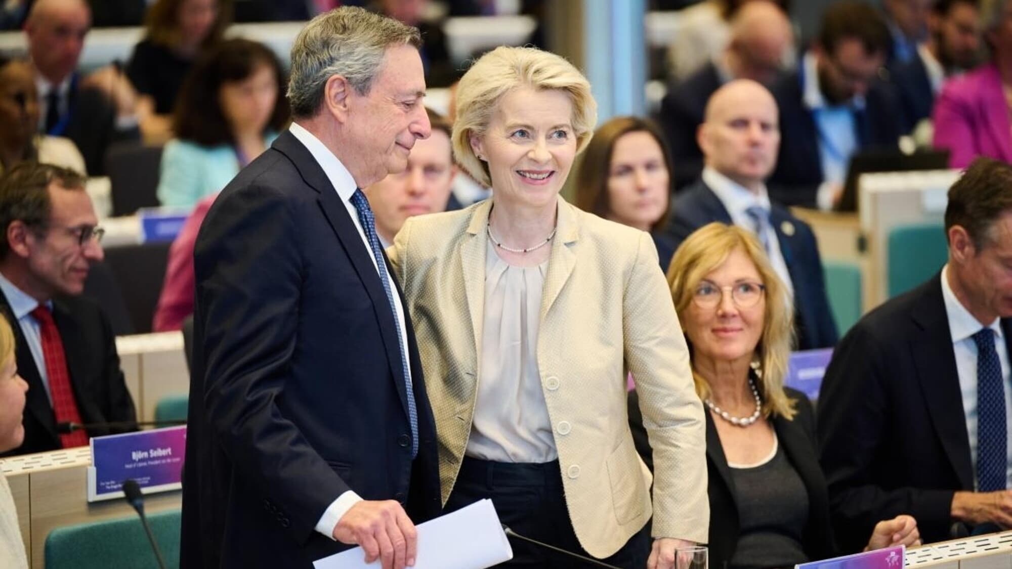 Draghi: l'Europa riveda gli obiettivi 2035 per l'auto, serve approccio neutrale