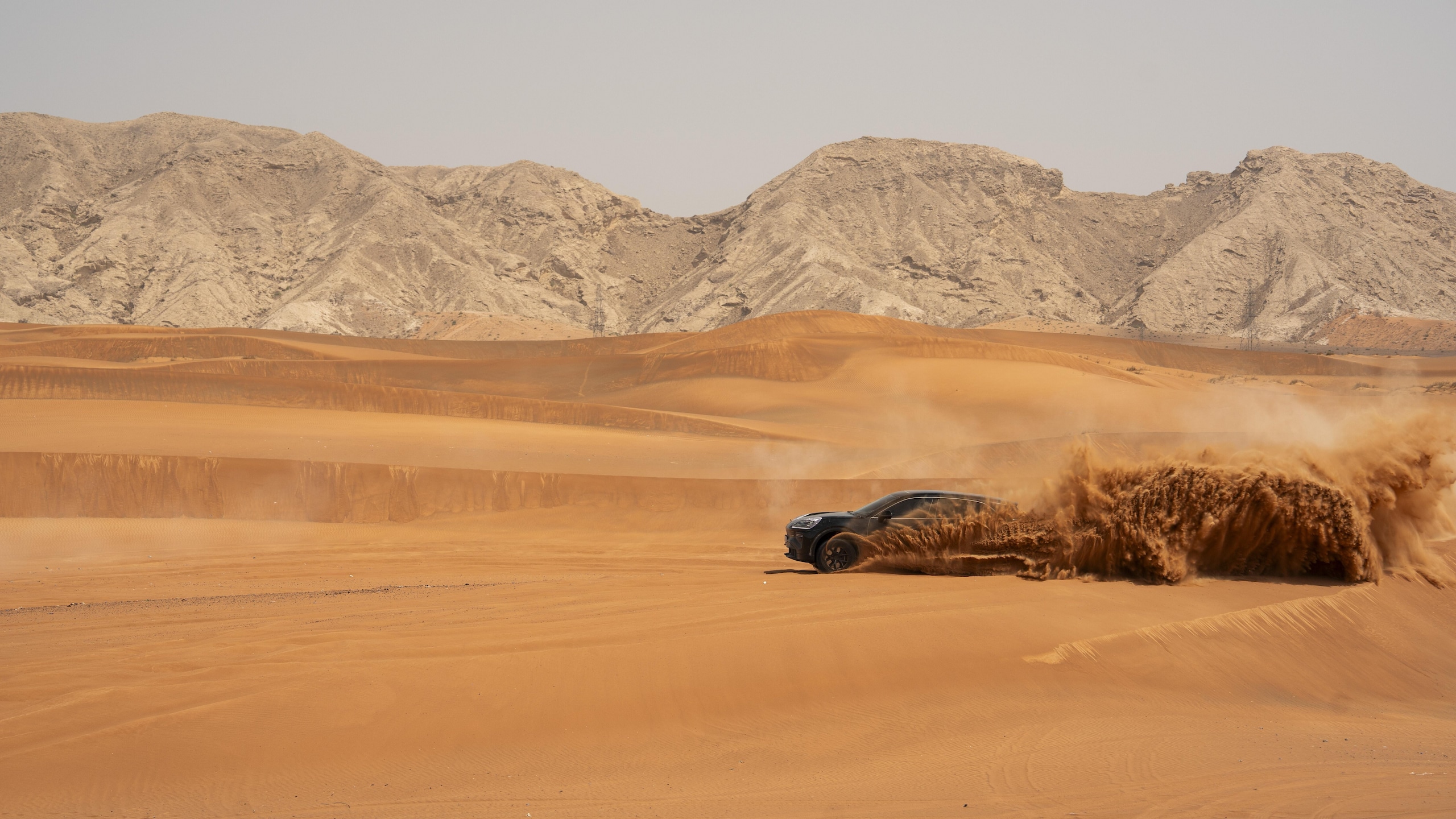 Porsche Cayenne elettrica, i test dei prototipi