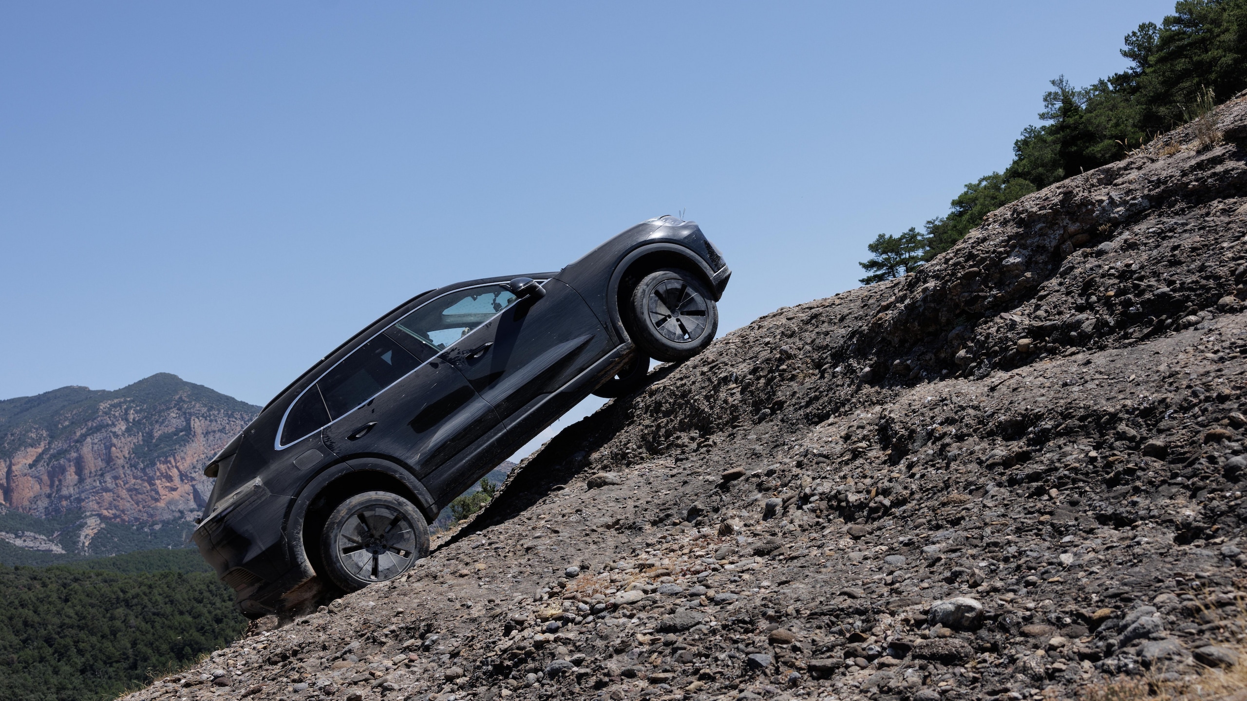 Porsche Cayenne elettrica, i test dei prototipi