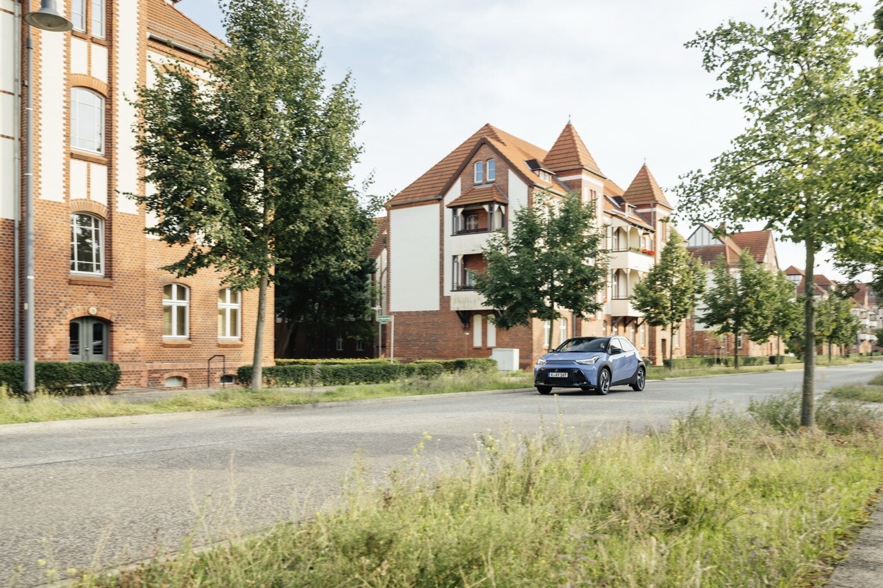 Toyota Aygo X, la full hybrid su strada