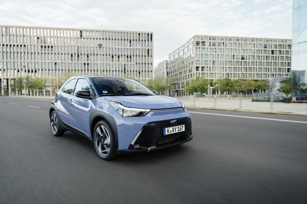 Toyota Aygo X, la full hybrid su strada