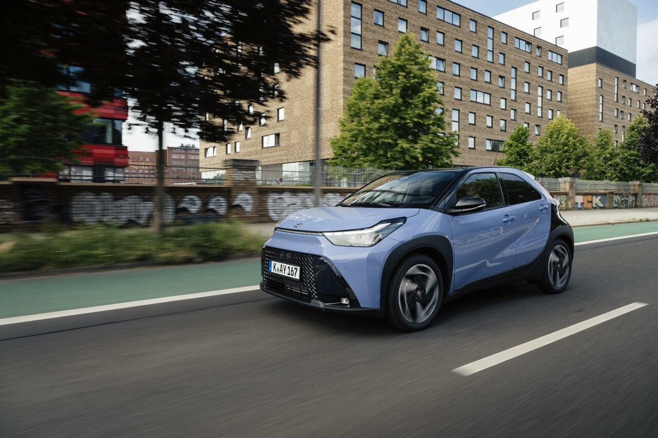 Toyota Aygo X, la full hybrid su strada