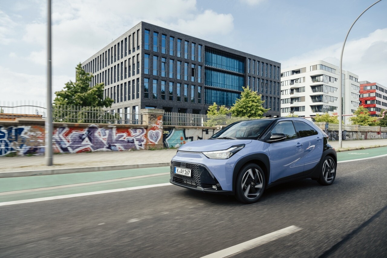 Toyota Aygo X, la full hybrid su strada