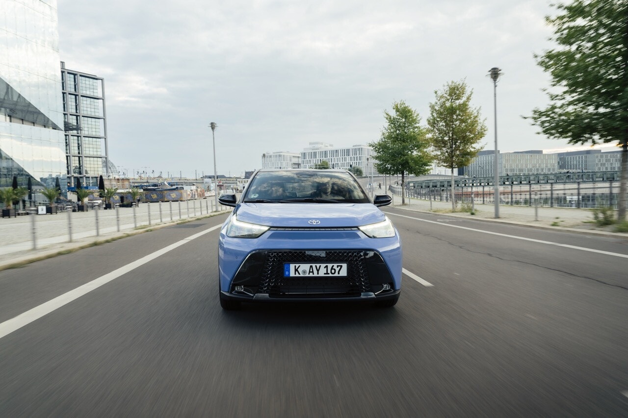 Toyota Aygo X, la full hybrid su strada