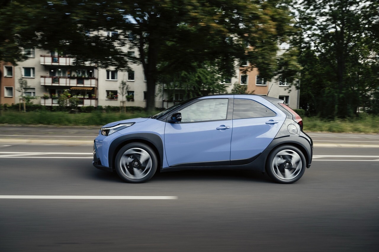 Toyota Aygo X, la full hybrid su strada