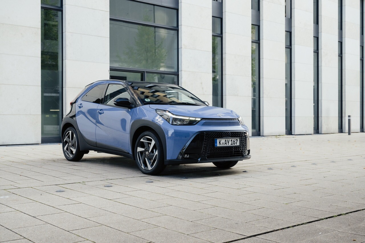 Toyota Aygo X, la full hybrid su strada