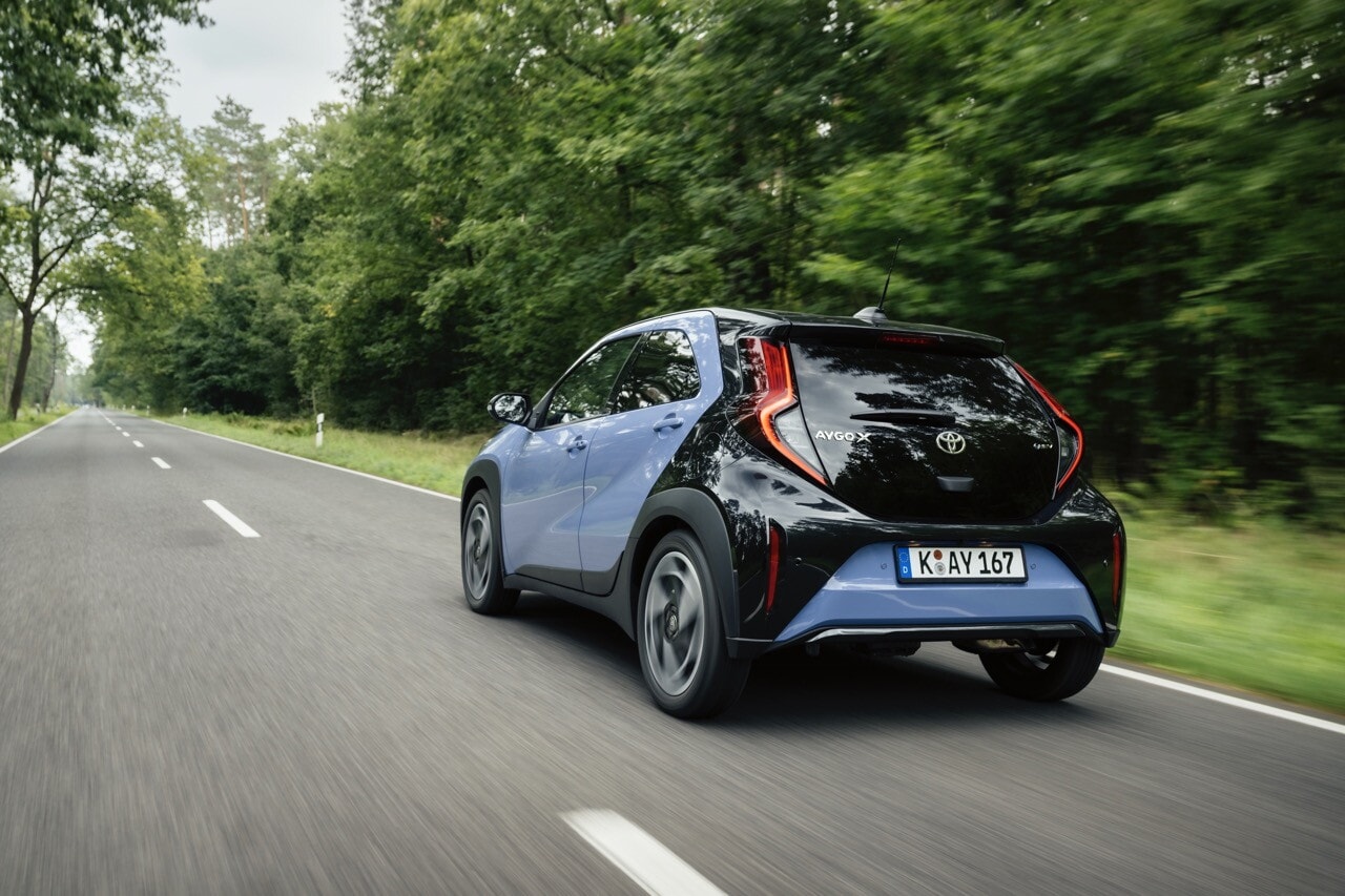 Toyota Aygo X, la full hybrid su strada