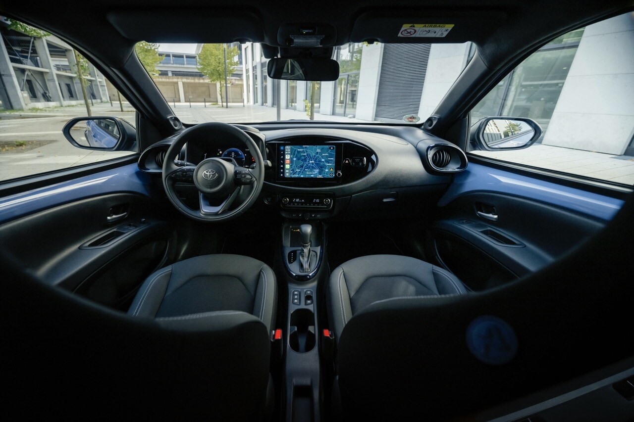 Toyota Aygo X, la full hybrid su strada