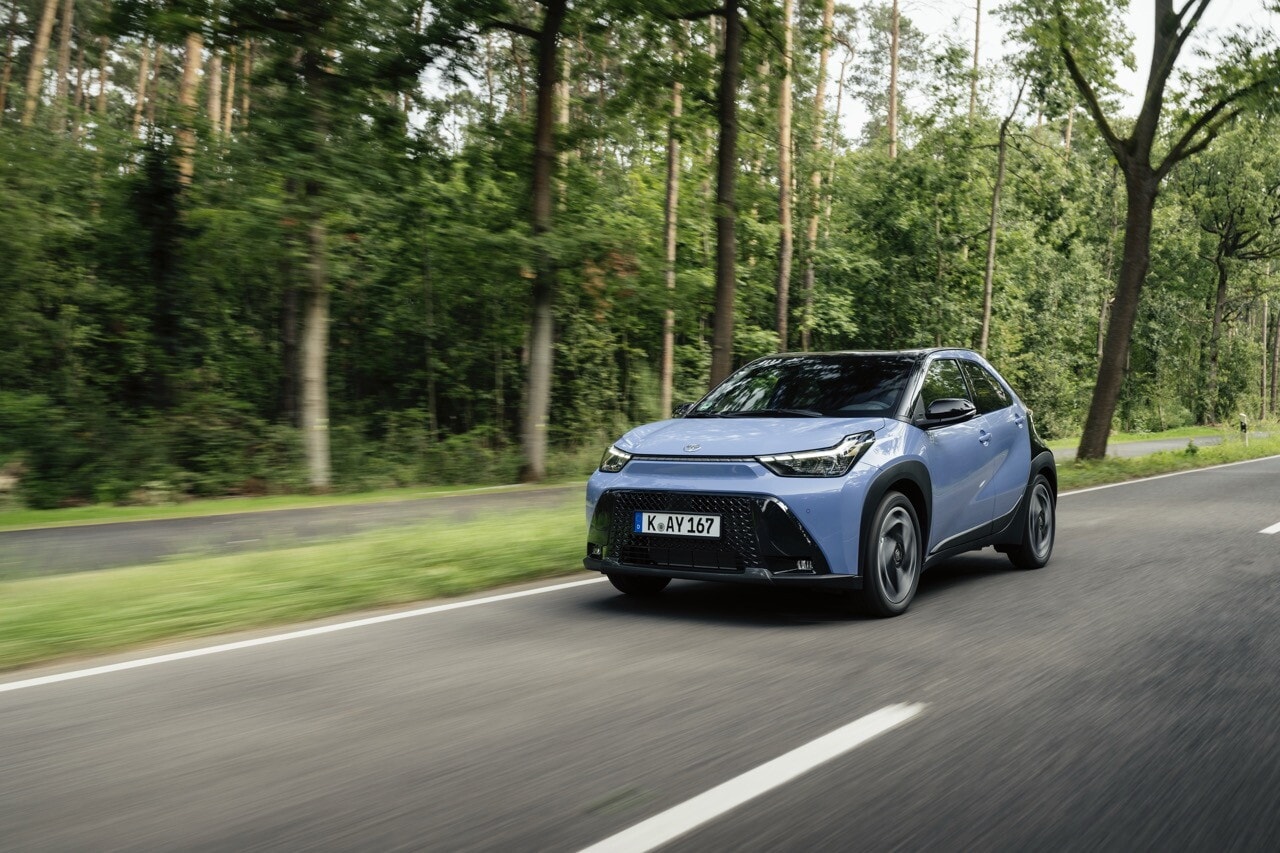 Toyota Aygo X, la full hybrid su strada