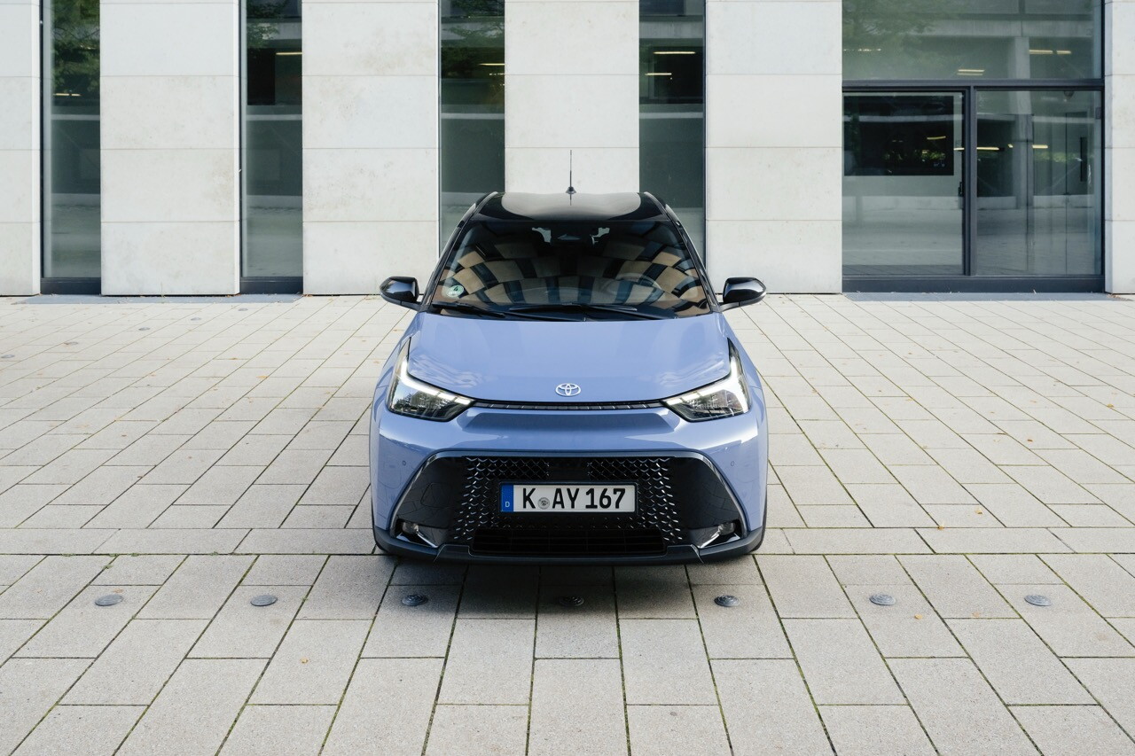 Toyota Aygo X, la full hybrid su strada