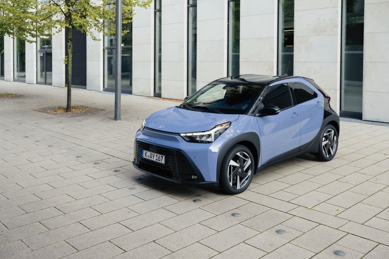 Toyota Aygo X, la full hybrid su strada