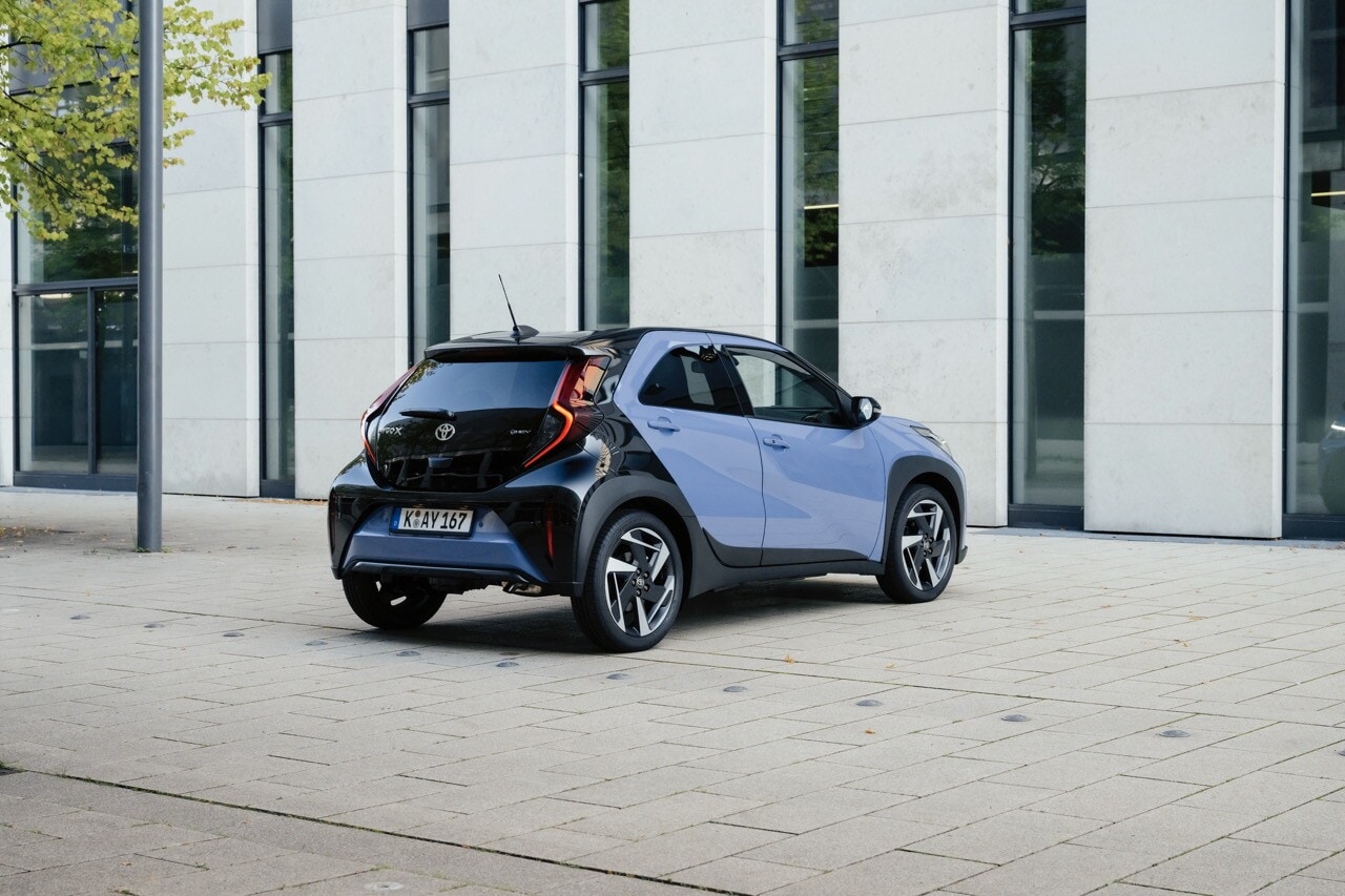 Toyota Aygo X, la full hybrid su strada