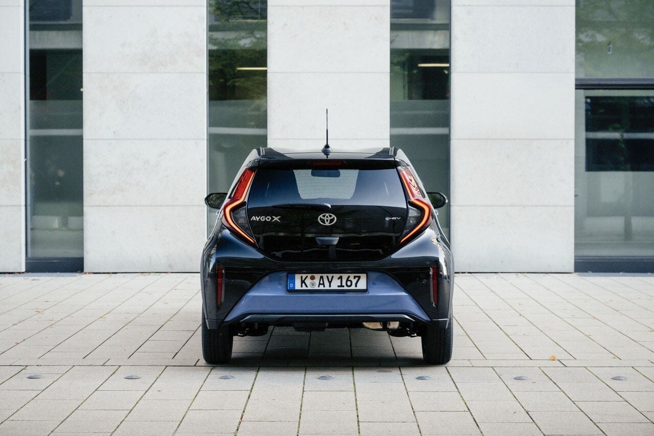 Toyota Aygo X, la full hybrid su strada