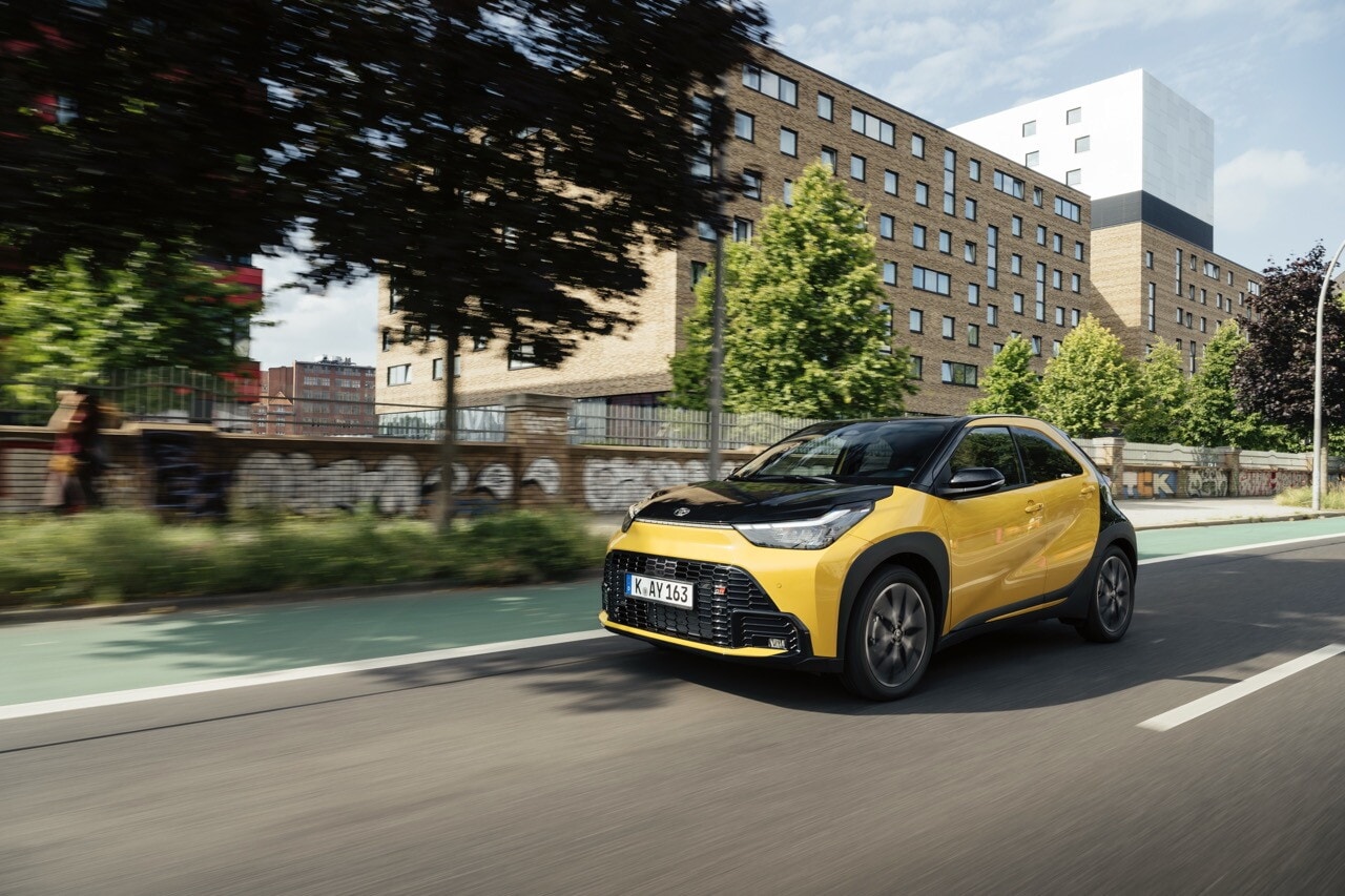 Toyota Aygo X, la full hybrid su strada