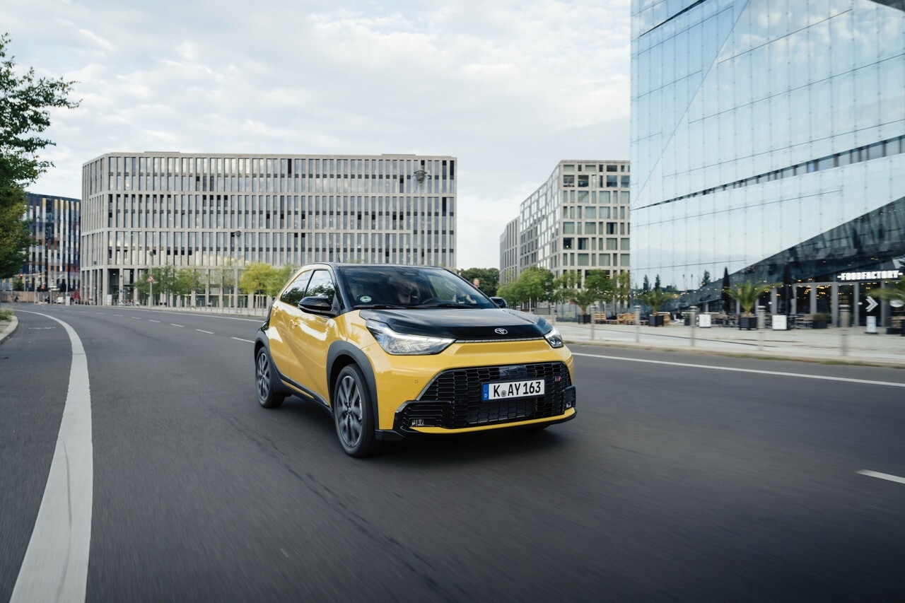 Toyota Aygo X, la full hybrid su strada