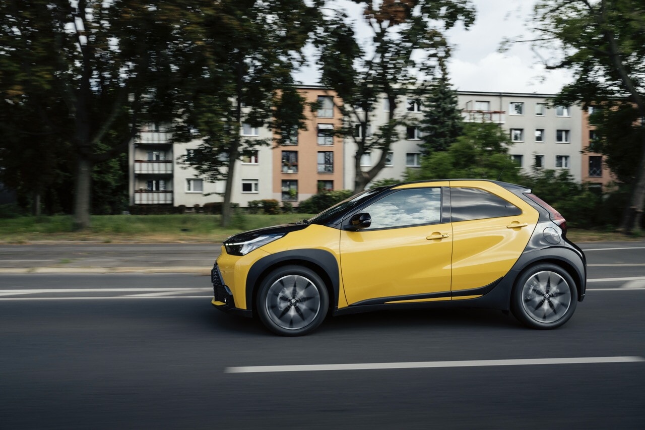 Toyota Aygo X, la full hybrid su strada