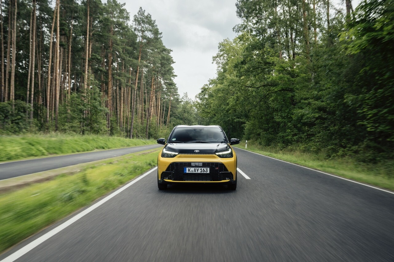 Toyota Aygo X, la full hybrid su strada