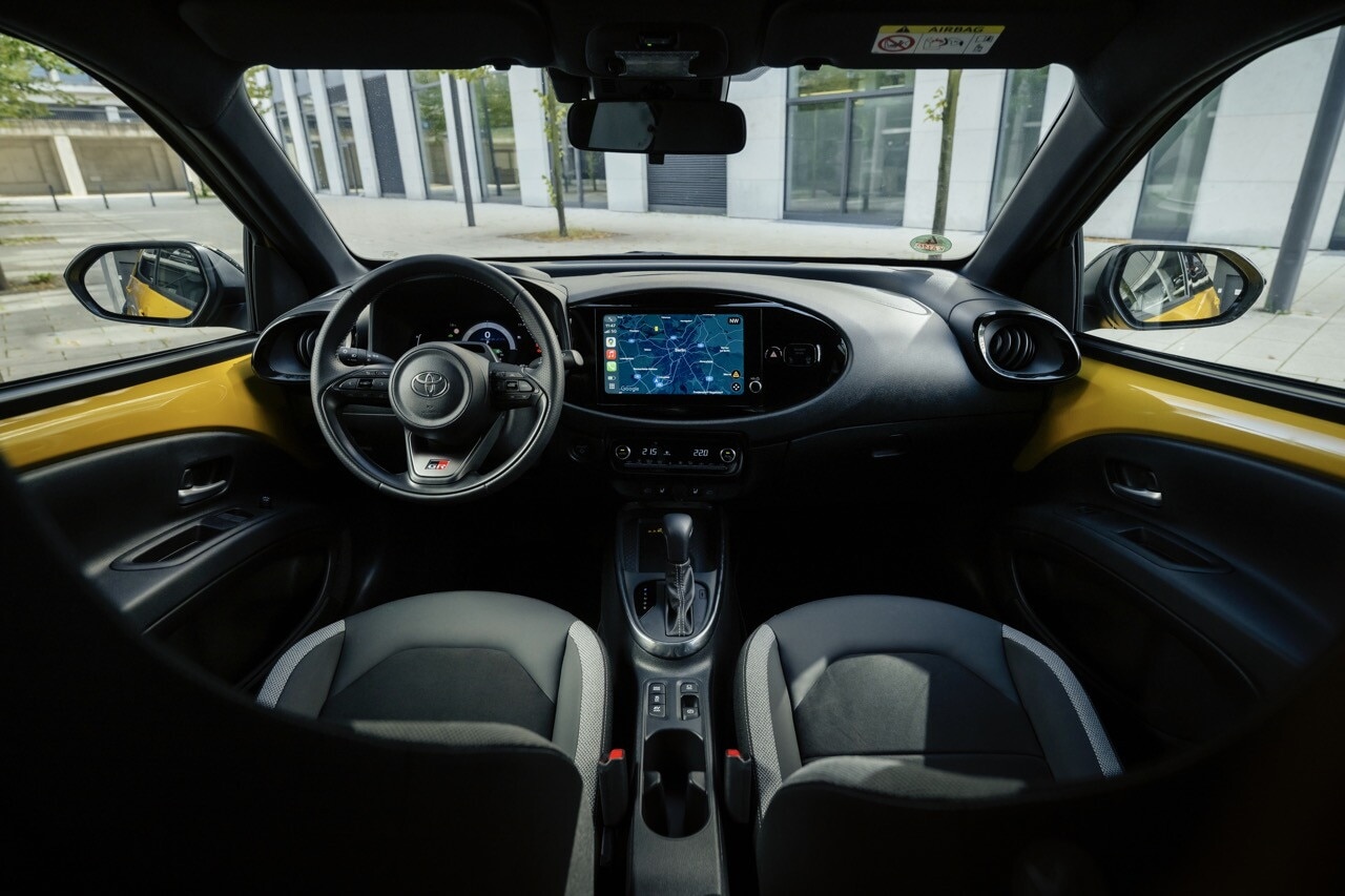 Toyota Aygo X, la full hybrid su strada