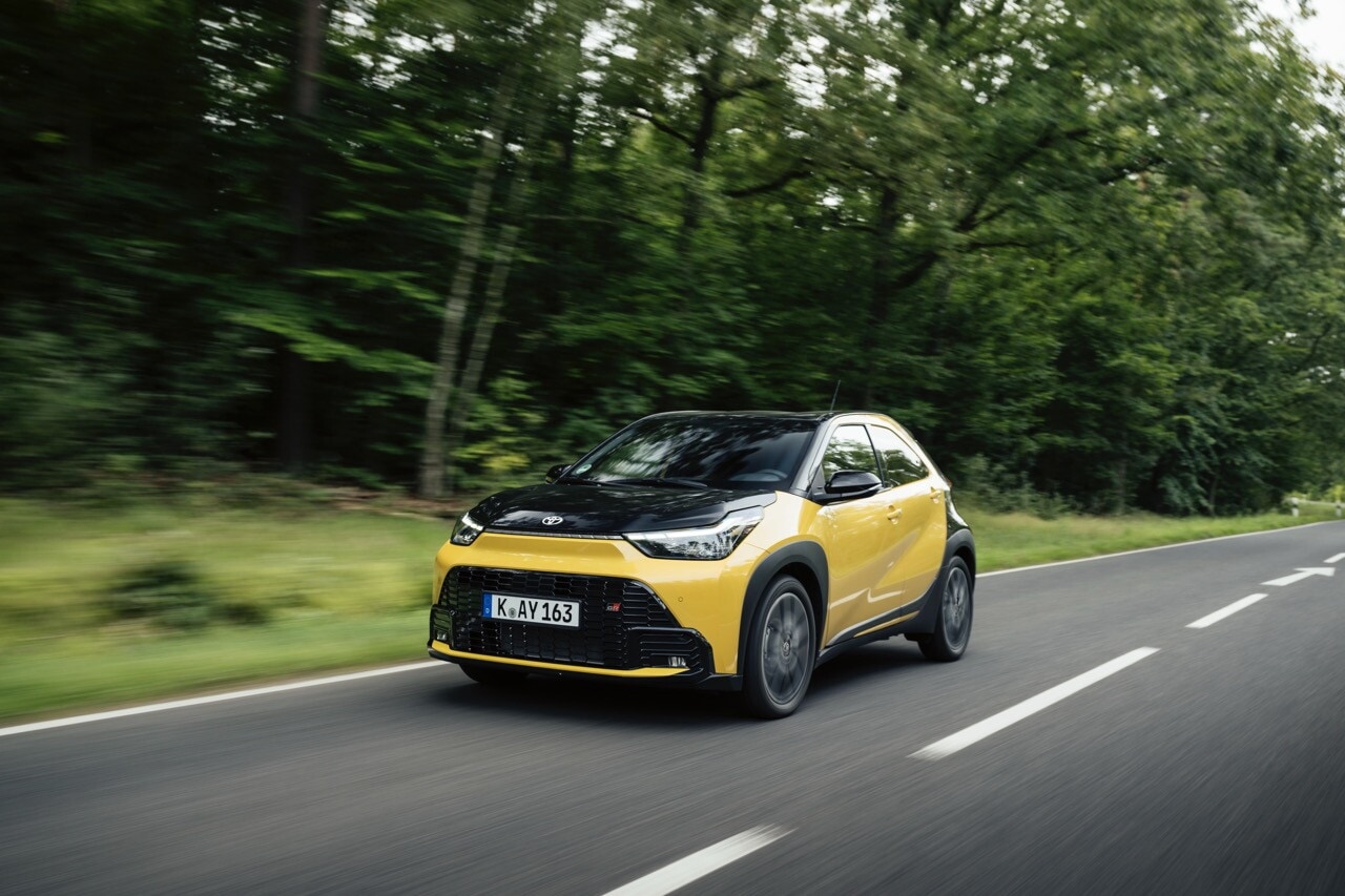 Toyota Aygo X, la full hybrid su strada